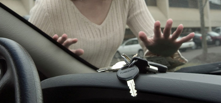 vehicle lockout service Tulare